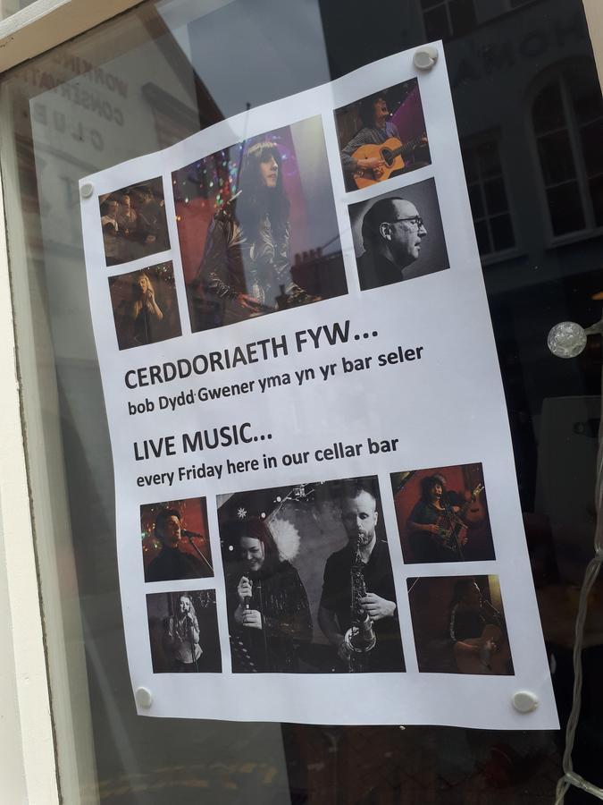 Ty Glyndwr Bunkhouse, Bar And Cafe Caernarfon Exterior foto